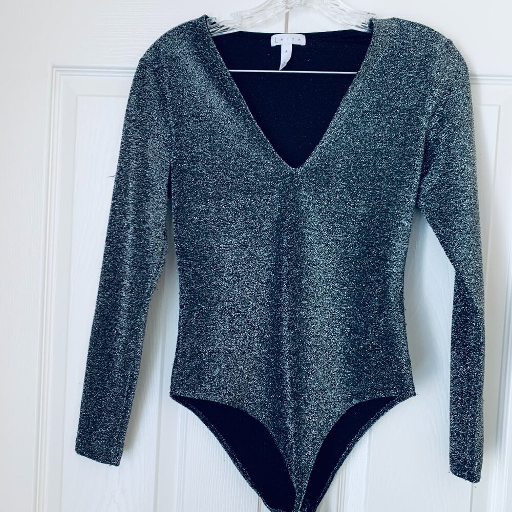 BODYSUIT Leith Silver Long Sleeves Snap Crotch Sz M